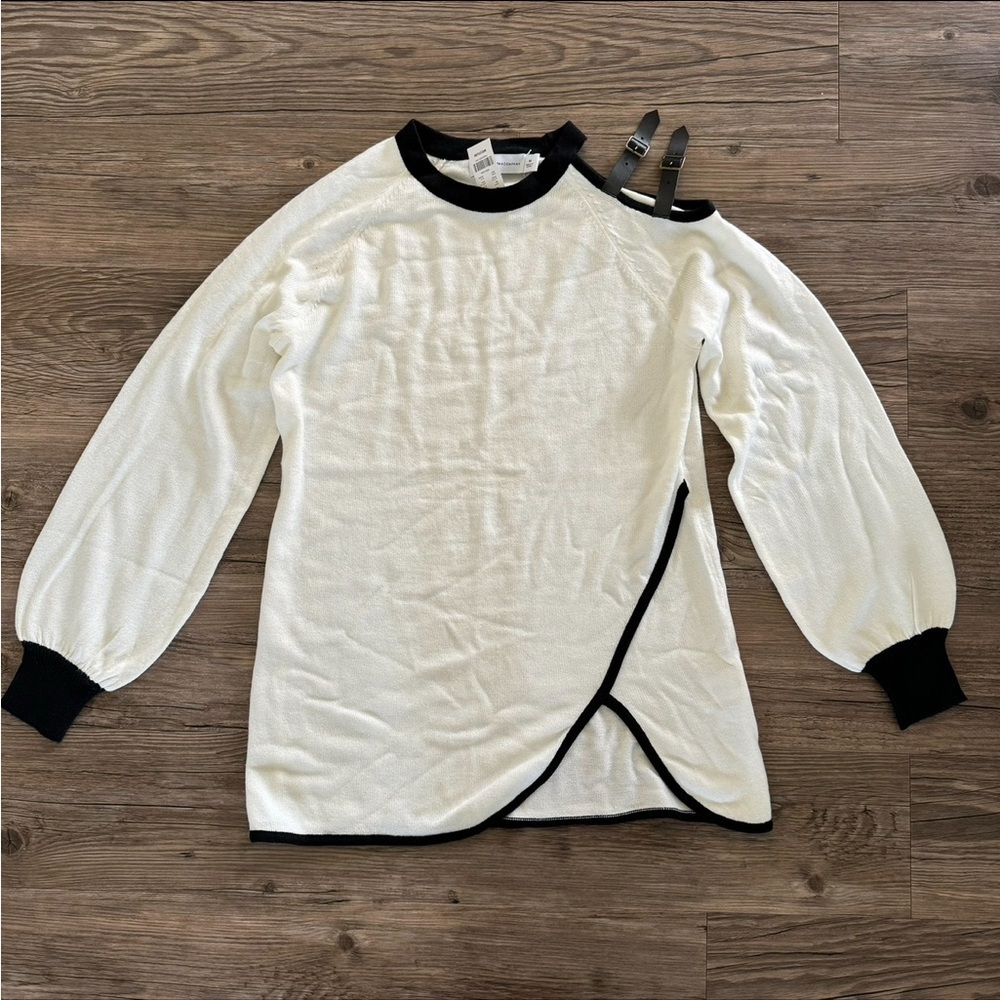 NWT NY&C Buckle Detail Cold Shoulder Sweater Medium